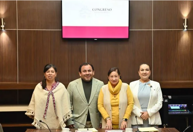 Aprueban convocatoria para el Pergamino y Medalla al Reconocimiento Docente 2026 en Edoméx