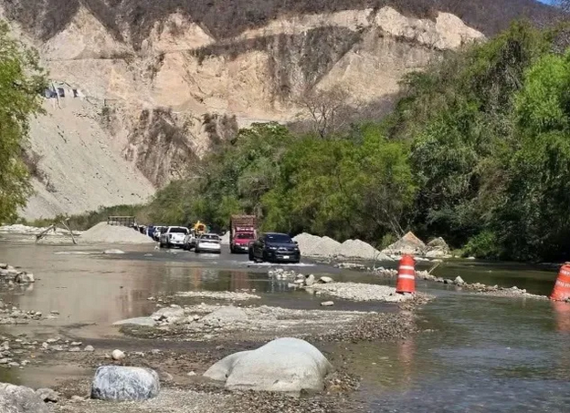 Ruta alterna en carretera Mitla-Tehuantepec representa peligro para conductores