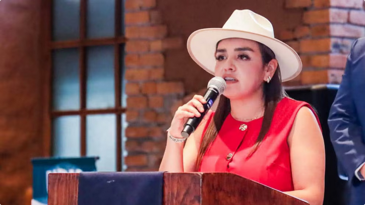 Alcaldesa de Uruapan rechaza imitar a su esposo fallecido y exige al INE vigilar a Morena por presunta precampaña